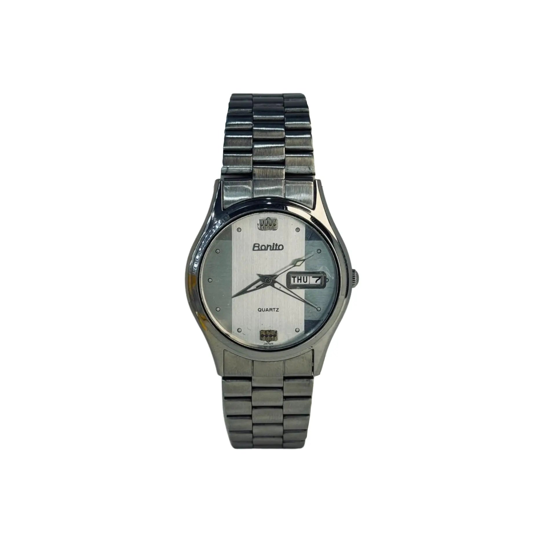 Bonito stainless steel quartz wristwatch with day and date display on white background